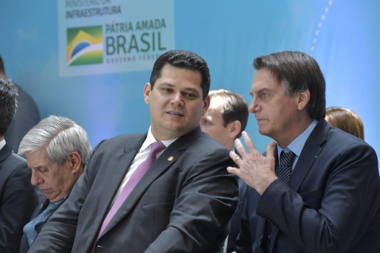 Bolsonaro inaugura aeroporto e promete colégio militar no Amapá