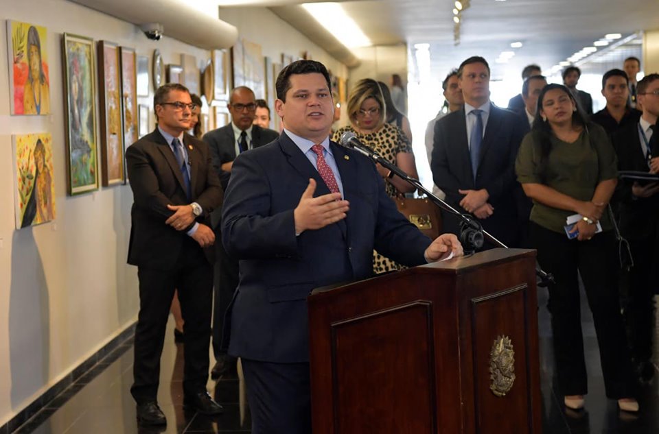 Davi inaugura exposição sobre arte e cultura do Amapá no Senado