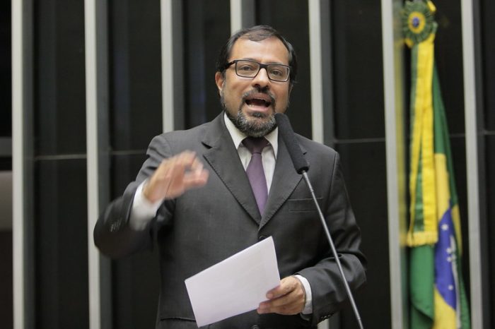 Camilo propõe suspender descontos em folha de servidores e aposentados