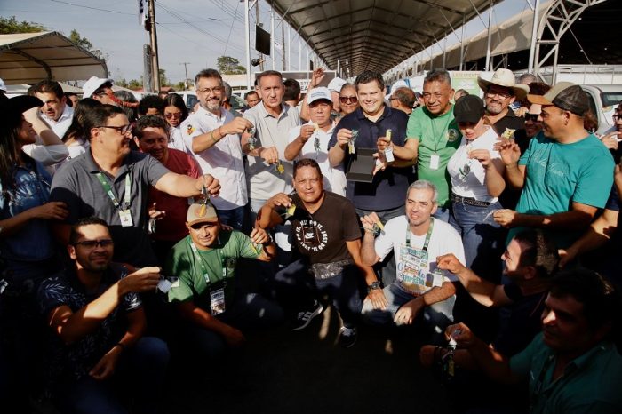 Com emenda do senador Davi, Codevasf entrega 22 picapes para o Governo do Amapá