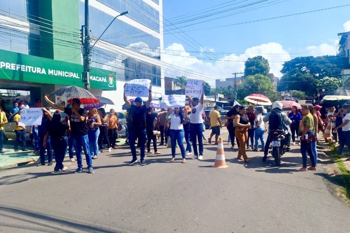 Professores protestam contra Furlan por descontos abusivos nos salários