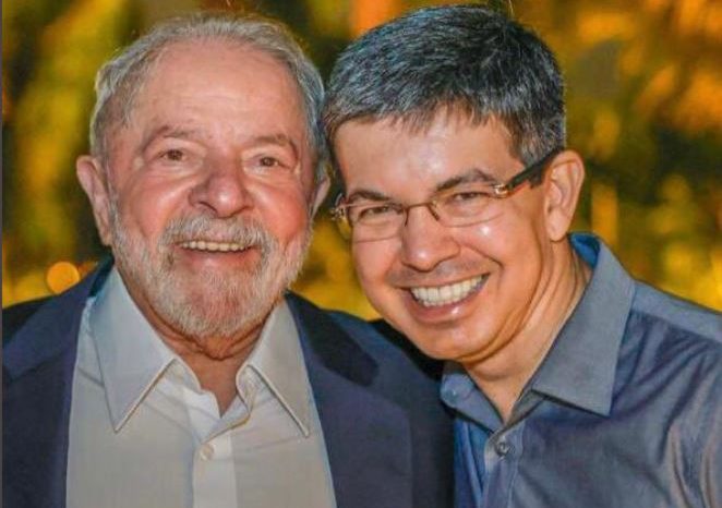 'Dar a volta por cima tá na essência da vida dele', diz Randolfe sobre Lula